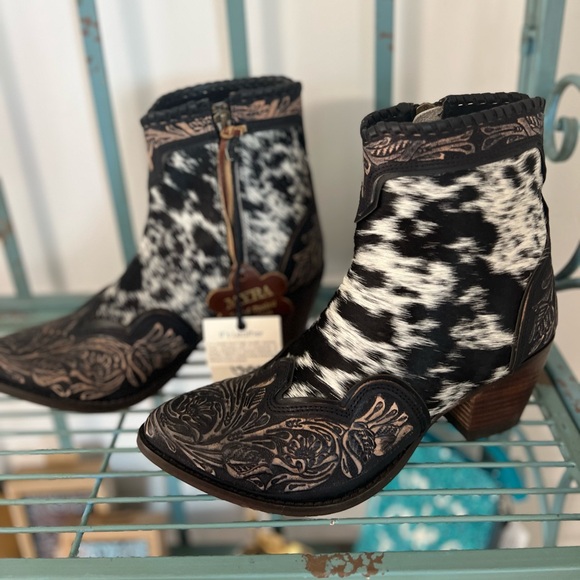 Hand Tooled Leather Cowhide Women Bootie Boot Boho Western Shoe Glennchester - Picture 15 of 15